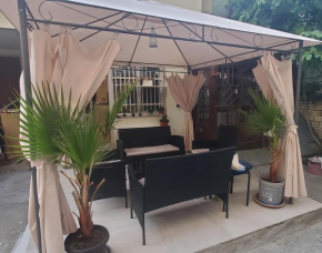 2 bedroom HOUSE IN DOWNTOWN with Garden NEXT TO THE BEACH,SEA GARDEN 5 min by walk